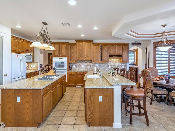 3rd image of 5518 E White Pine Dr
