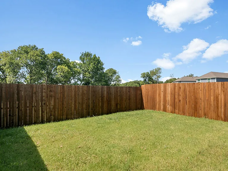 121 Redwood Rd — Photo 12