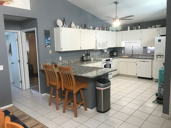Spacious eat in kitchen