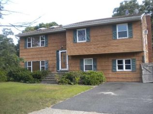 2 Nevada St, Selden, NY