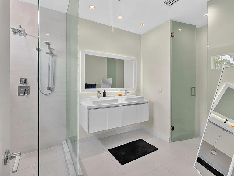 6461 NW 103rd Psge — Photo 37
