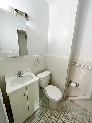 Rented by City Connections Realty | media 16