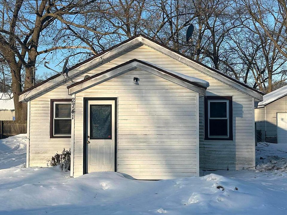 1st image of 2741 Roberts St