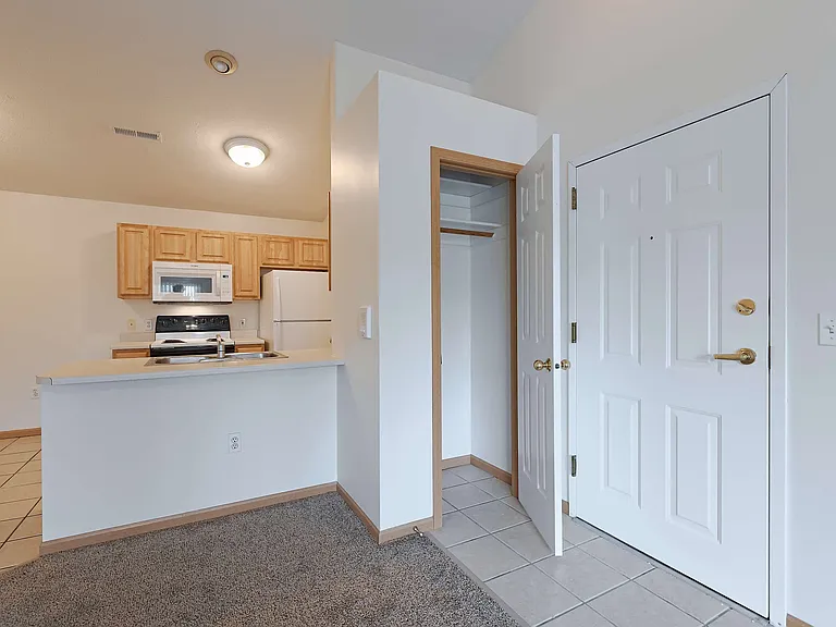Park Ridge Apartments — Photo 16