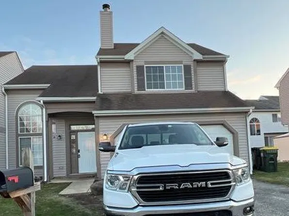 14 Dogwood Ct, Lake In The Hills, IL 60156