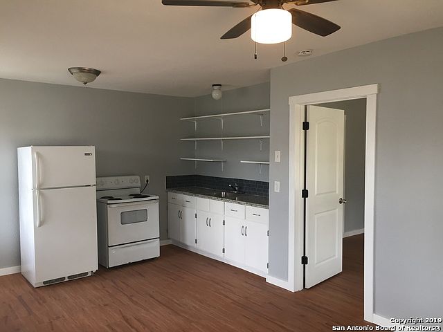 1st image of 202 Lee St