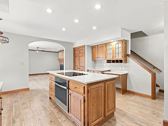 32nd image of 205 Falcon Dr
