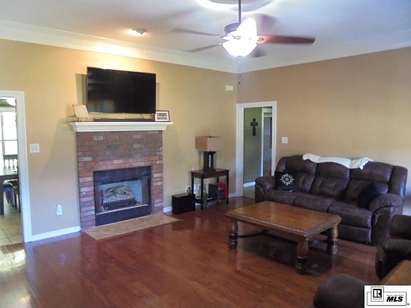 3rd image of 136 Landreaux Dr