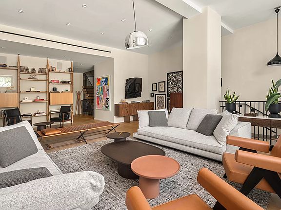 3rd image of 11 Beach St #Townhouse
