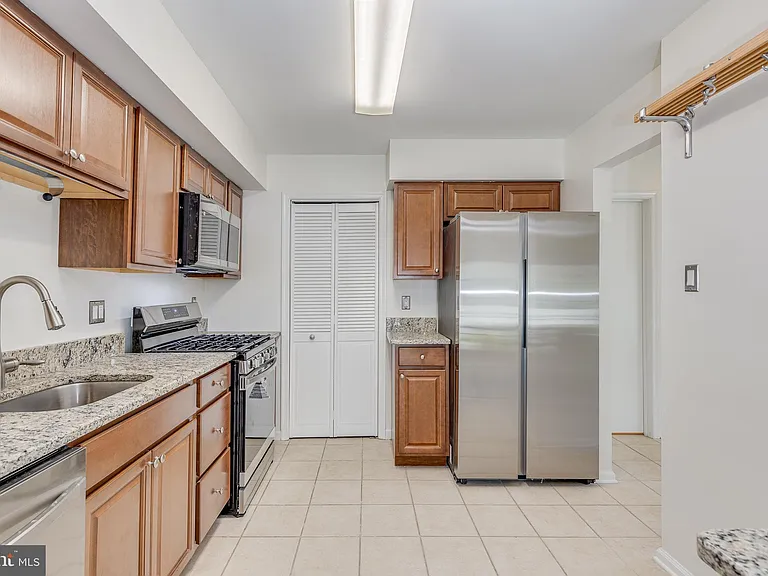 3704 Fenwick Ln — Photo 14
