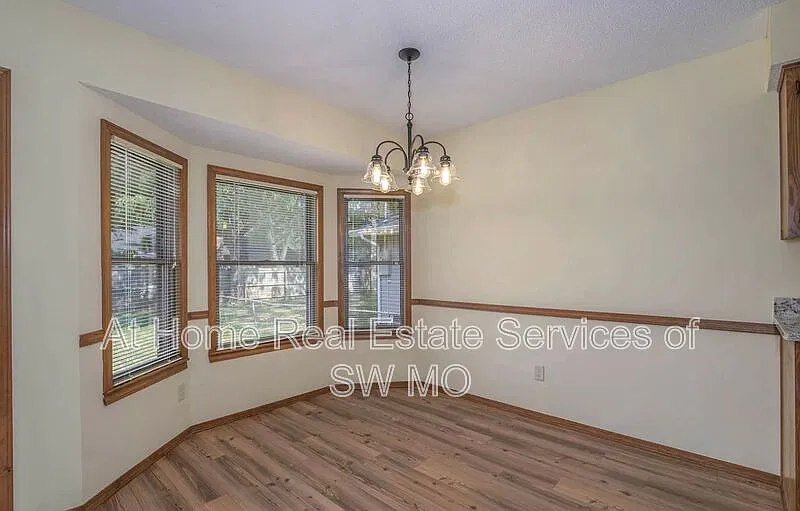 3 bed, 2.0 bath, 1292 sqft, $1,595 — Photo 4