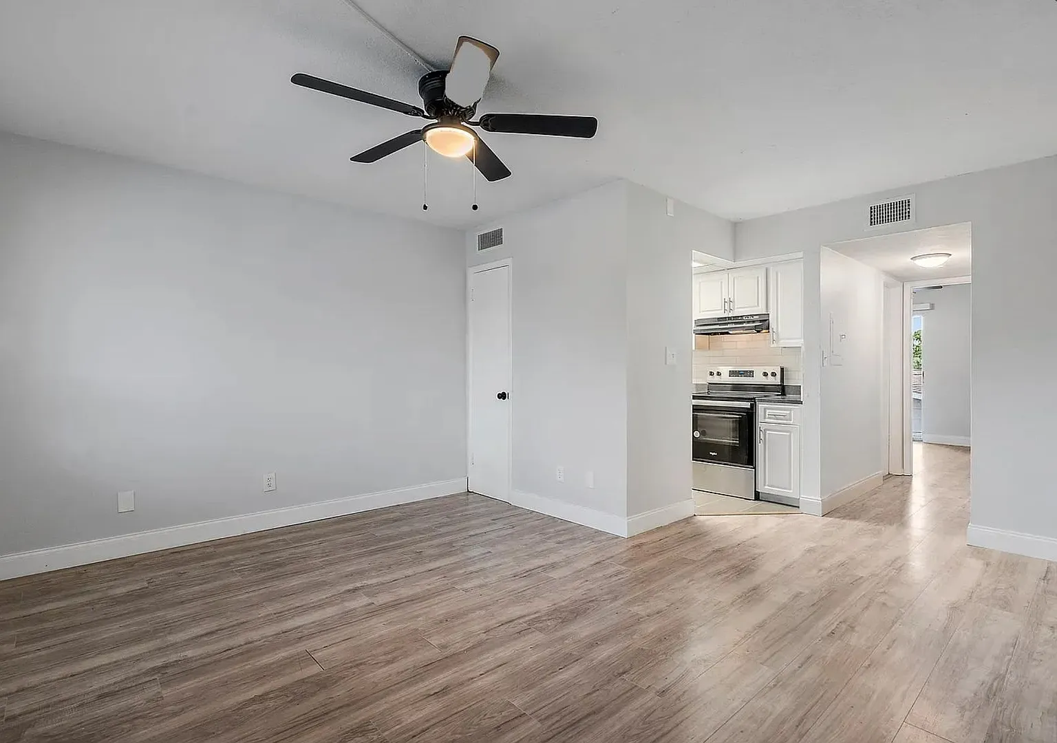 Splendid unit near the beach — Photo 1