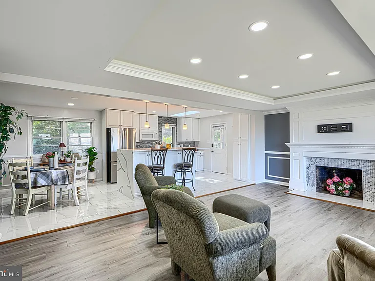520 White Oak Dr — Photo 8