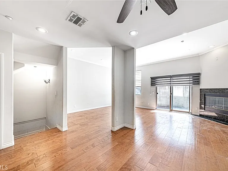 2345 Montrose Ave #2 — Photo 6
