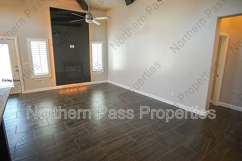 4 bed, 2.5 bath, 1814 sqft, $1,910 — Photo 4