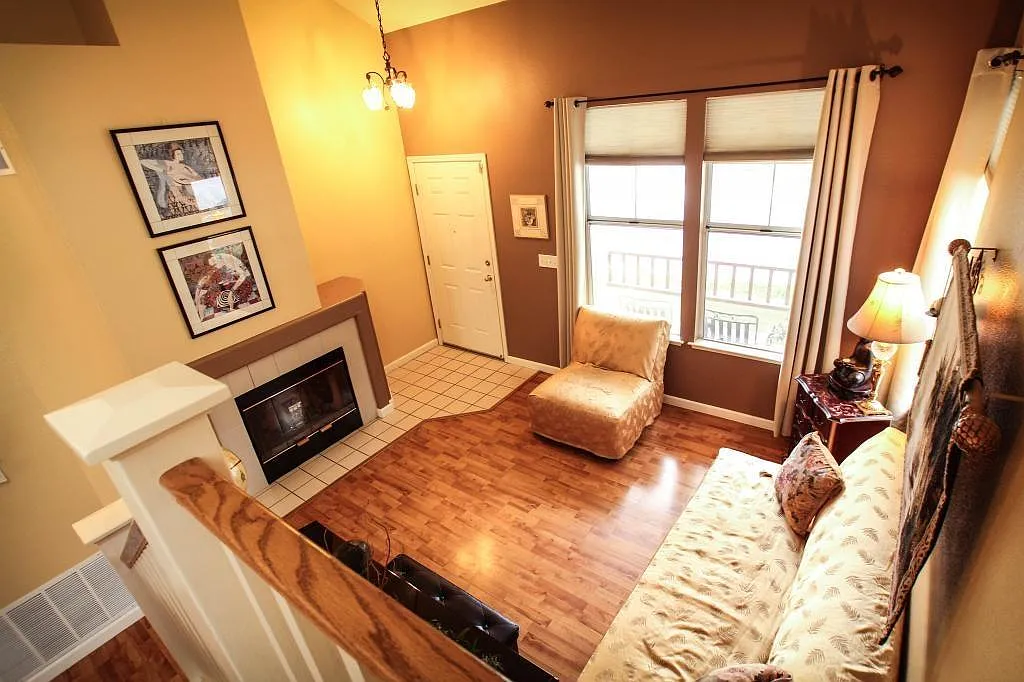 3 bed, 2.5 bath, 1538 sqft, $4,200 — Photo 2