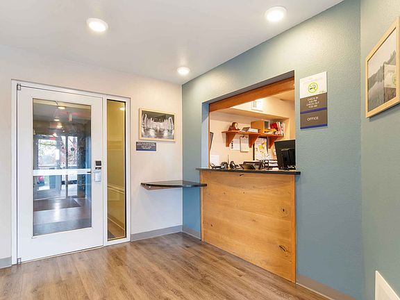 Lobby and Guest Check-in