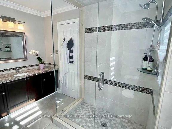 5th image of 2384 Hollybrook Dr