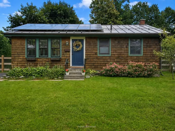 2 Hiawatha Avenue, Essex Junction, VT 05452