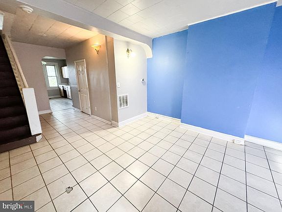 4th image of 3732 E Lombard St