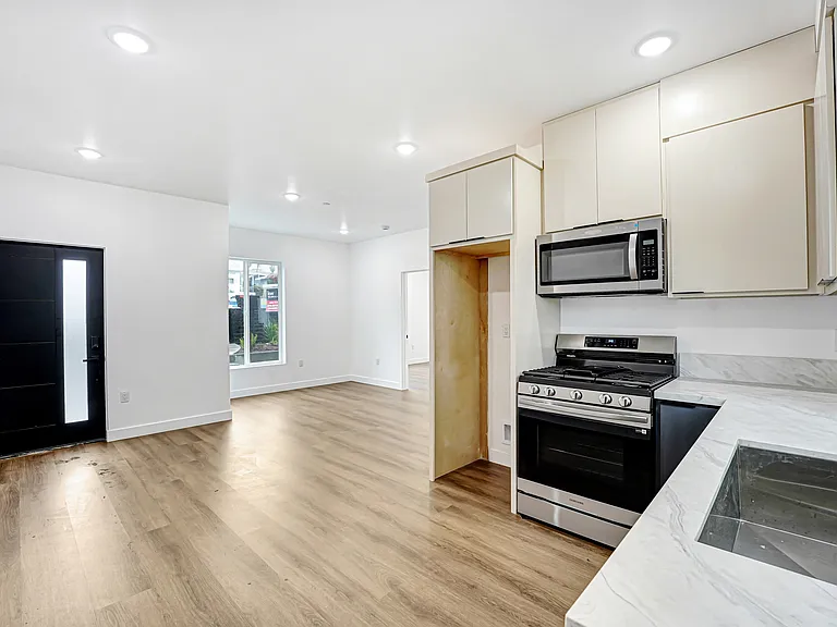 5350 1/2 Oakland St #5350-1/2 — Photo 5