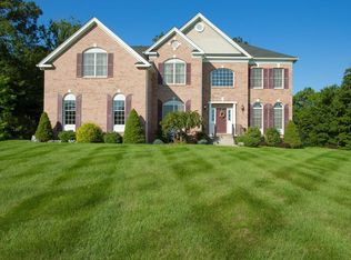 11 Kinsale Ct, Wappingers Falls, NY 12590