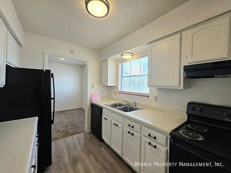 Whispering Oaks 1904 N. Midland — Photo 29