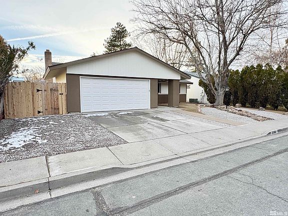 2nd image of 2380 Woodcrest Ln
