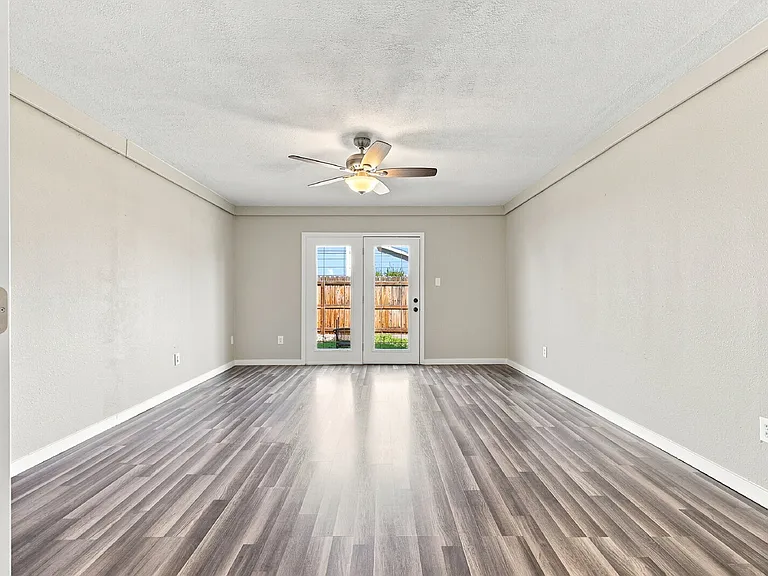 1302 Ride Ln — Photo 8