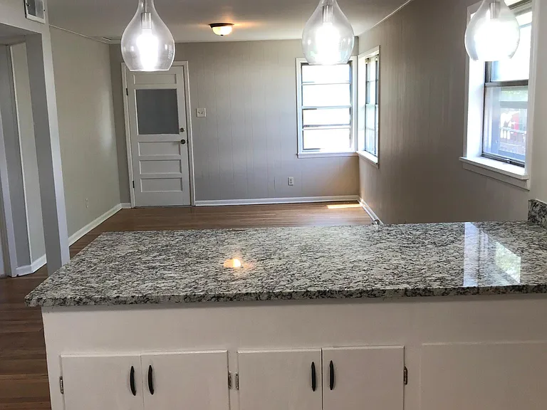 210 N Saunders St — Photo 6