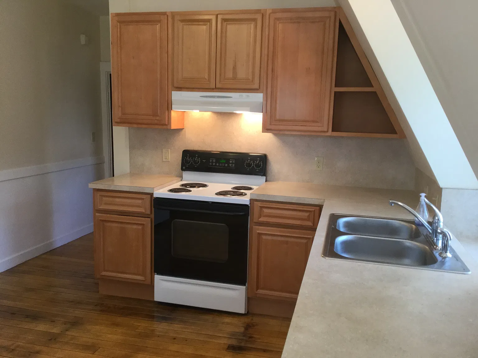 2 bed, $1,600 — Photo 3