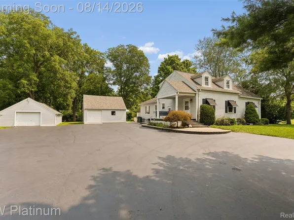 44156 Elizabeth Rd, Clinton Township, MI 48036