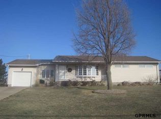 808 E 3rd St, Oakland, NE 68045