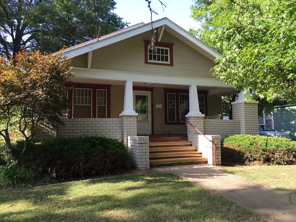 1st image of 220 W Jefferson St