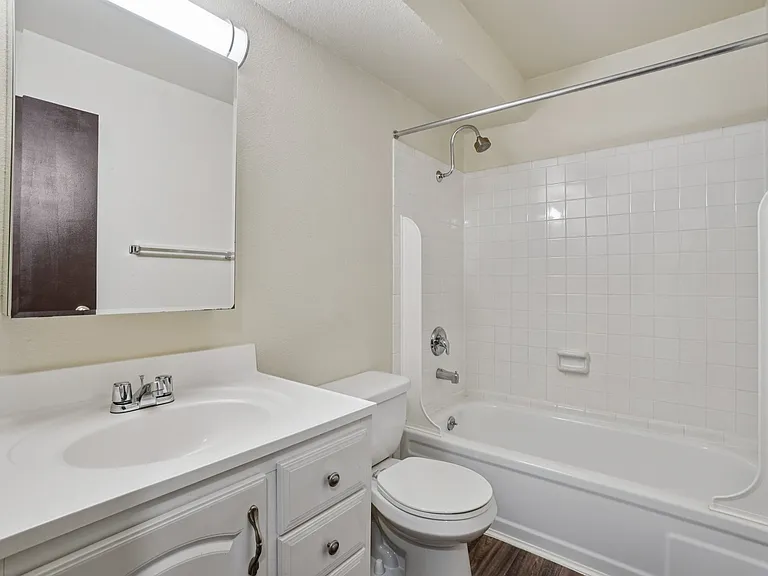 Aspenleaf Apartments — Photo 14
