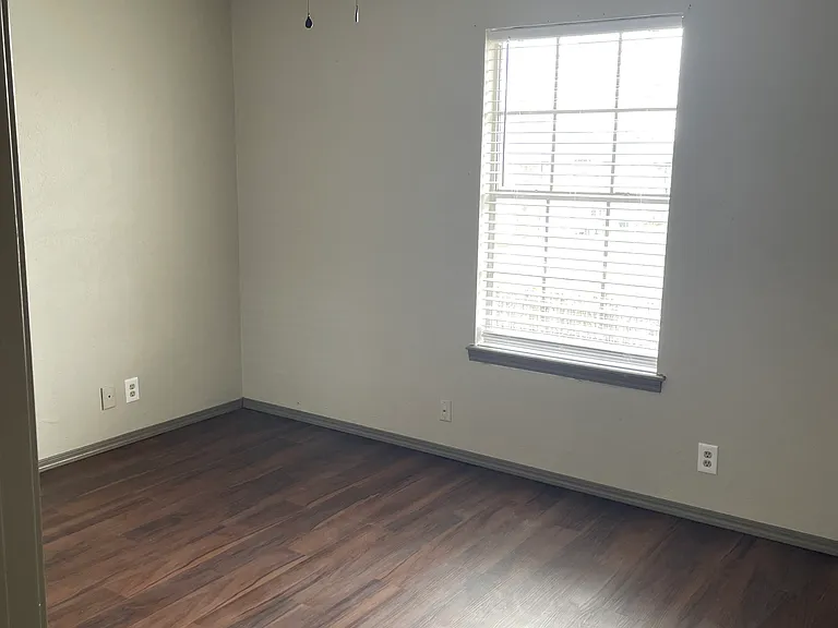 215 Brian Rd — Photo 4
