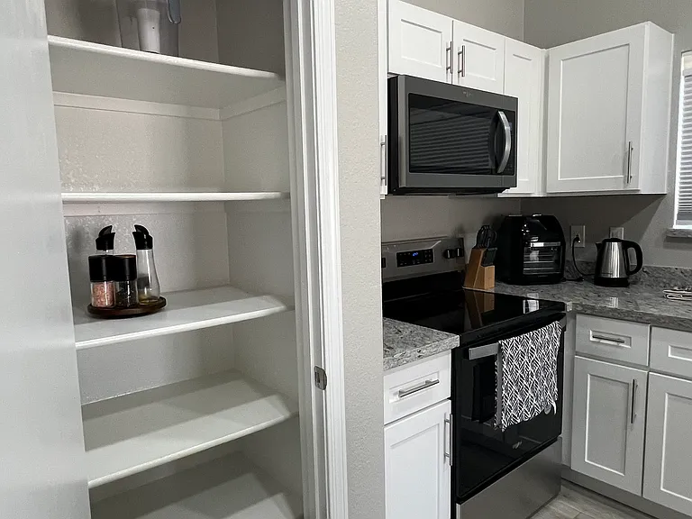 1408 E Carson Rd — Photo 3