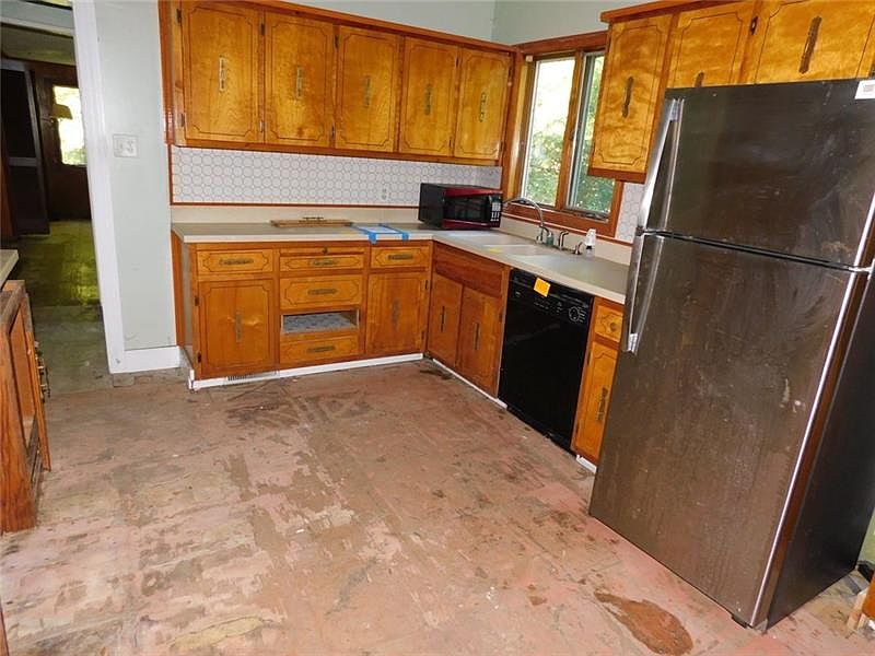 22 W Oakwood Way, New Castle, PA 16105 Zillow