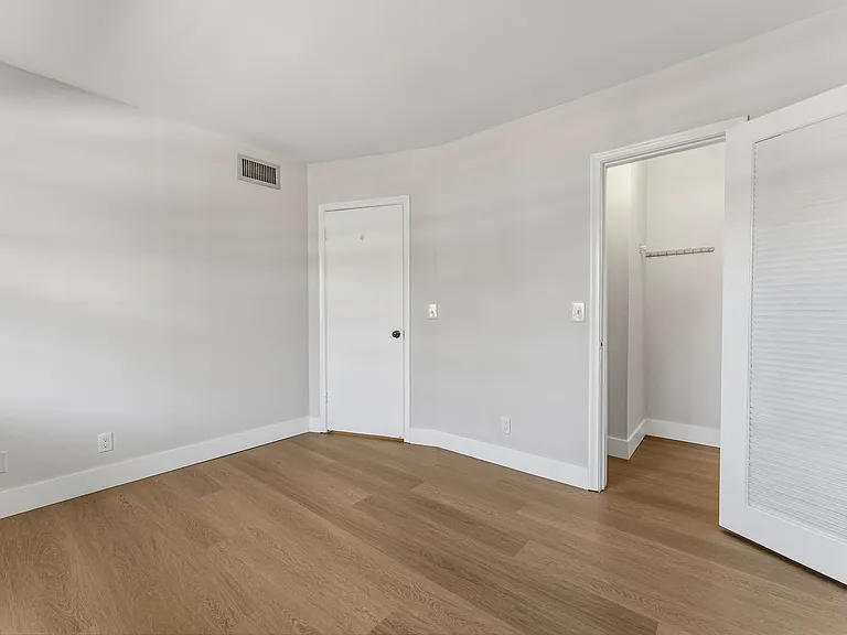 1638 Embassy Dr #208 — Photo 4