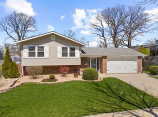 2804 Edgewood Pkwy, Woodridge, IL 60517