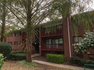 55 Skyhill Rd APT 302, Alexandria, VA 22314