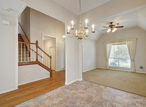 3rd image of 1004 Apache Oaks Dr