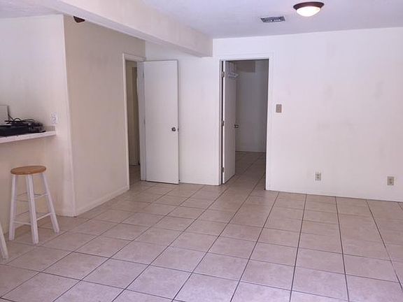 4th image of 9 Birchwood Dr