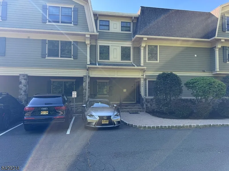 Building Photo - 549 Park Ave #1B