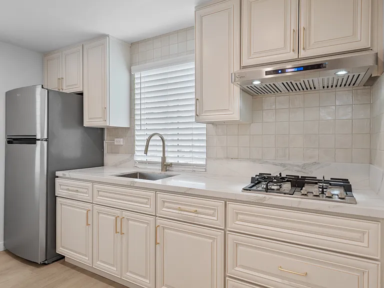1195 Georgia St — Photo 2