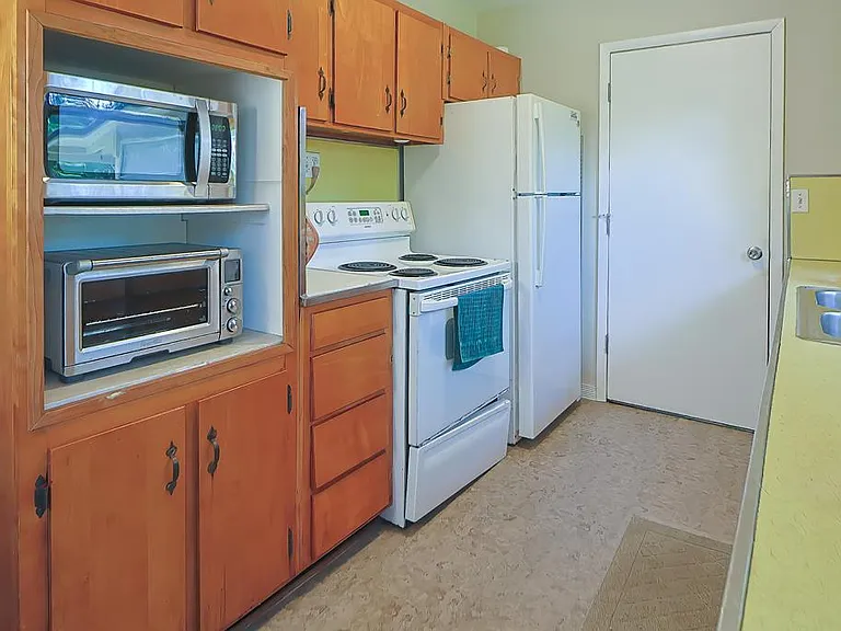 10 Barcelona Ave — Photo 15