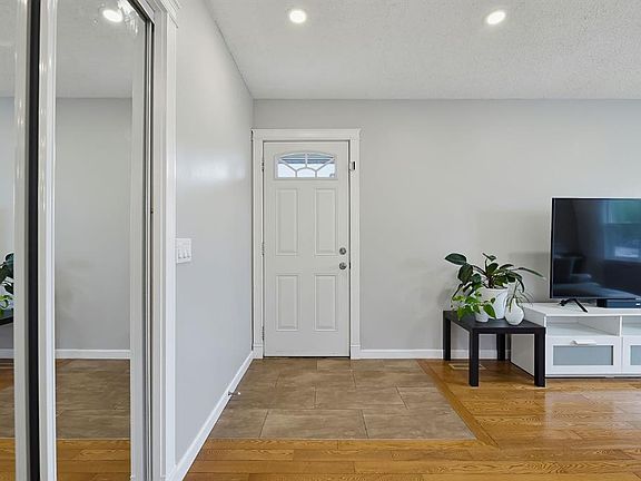 2nd image of 1303 S Penedo Cres SE