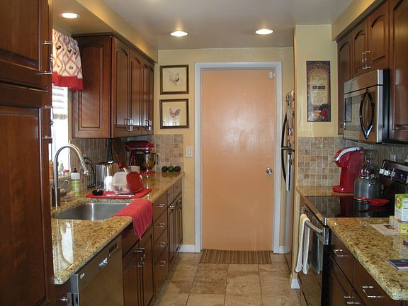 2nd image of 902 Briarcliff Dr