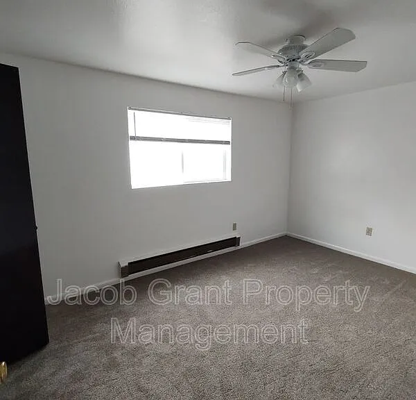 1380 E Poplar St #C — Photo 8
