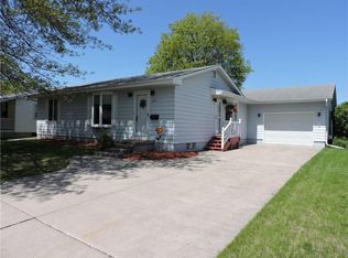 1215 W Washington St, Winterset, IA 50273